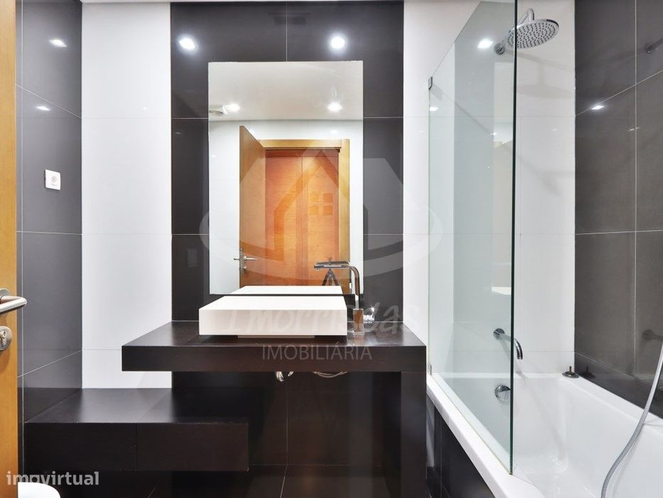 Apartamento T3 com box no Condomínio Blue Garden, em Sacavém