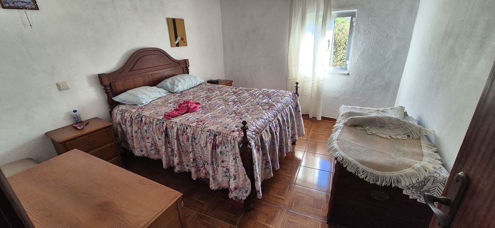 Moradia em Granito com Terreno (+2000m²), Lagar e Água Própria — Resende