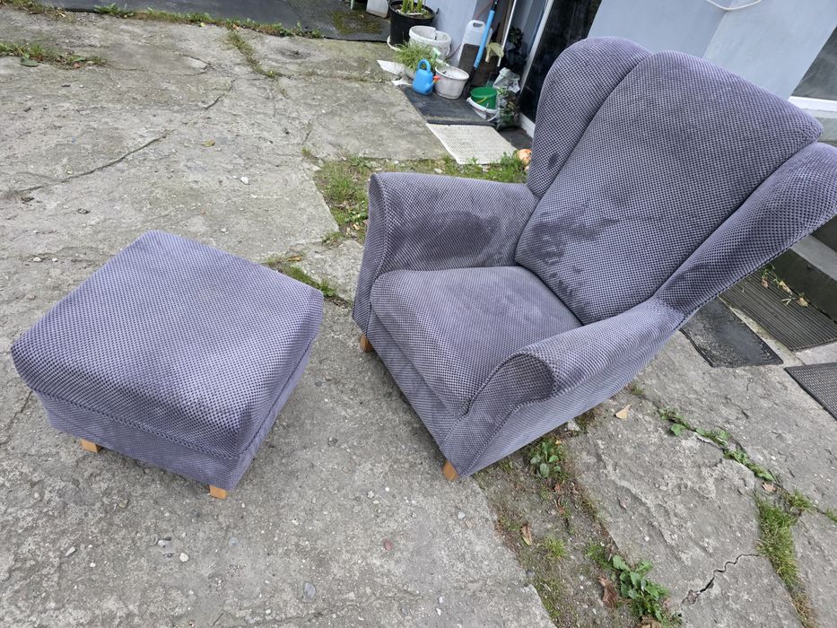 Fotele "uszak" 4 + pufy 4