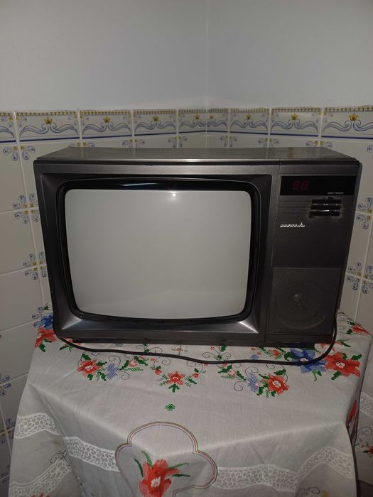 TV BREND - Antiga a funcionar perfeitamente