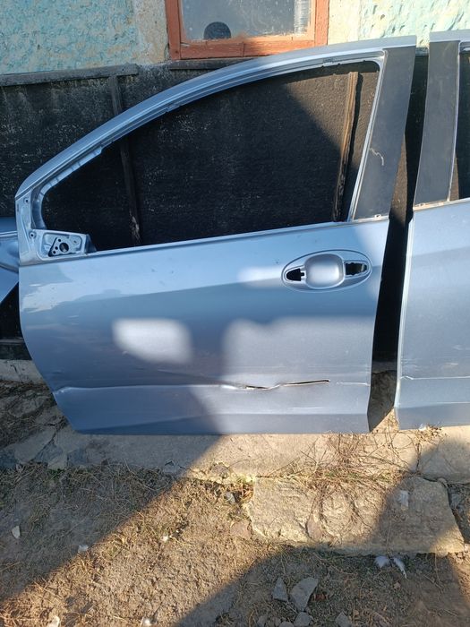 Продам двері, крило від тойьота яріс