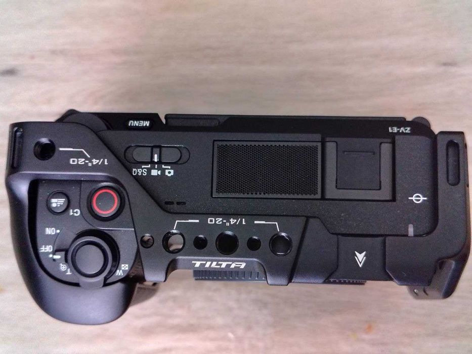 Продам кінокамеру SONY ZV-E1 з фірмовою кліткою