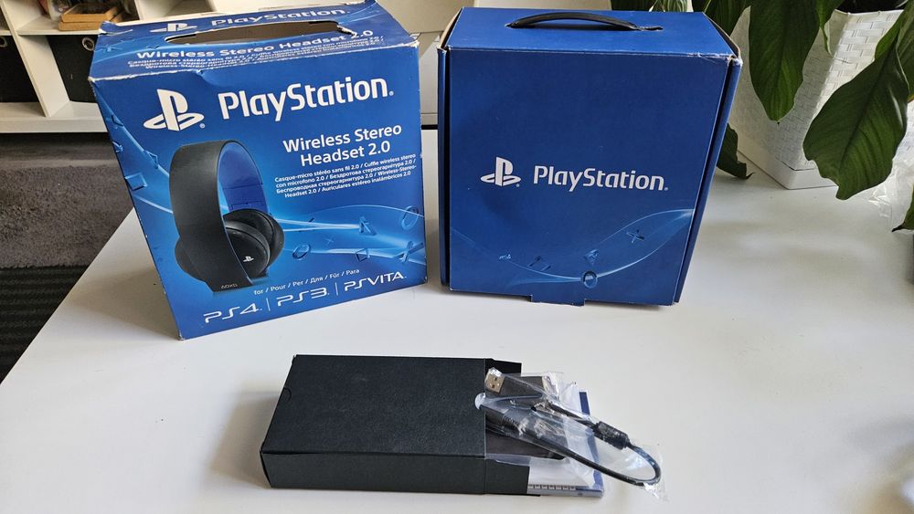 Kompletne pudełko po Sony PlayStation Wireless Headset 2.0