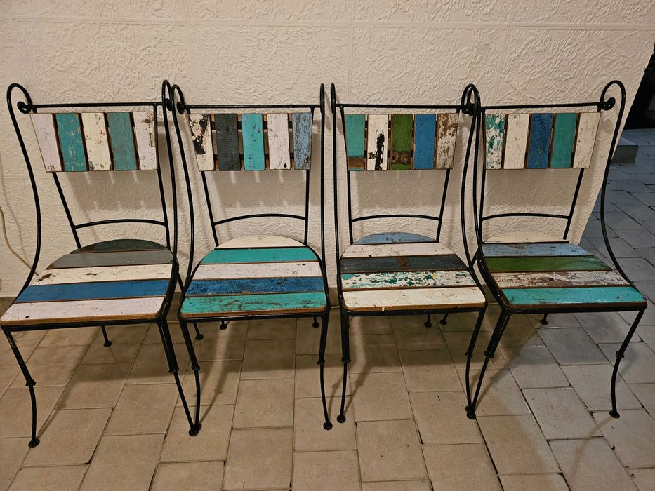 Stół okrągły plus 4 krzesła