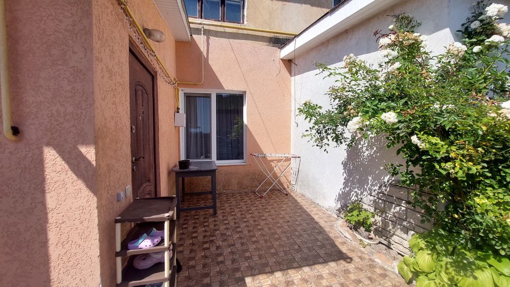 Продам 2-кімнатну квартиру. Вул.Коцюбинського,50.