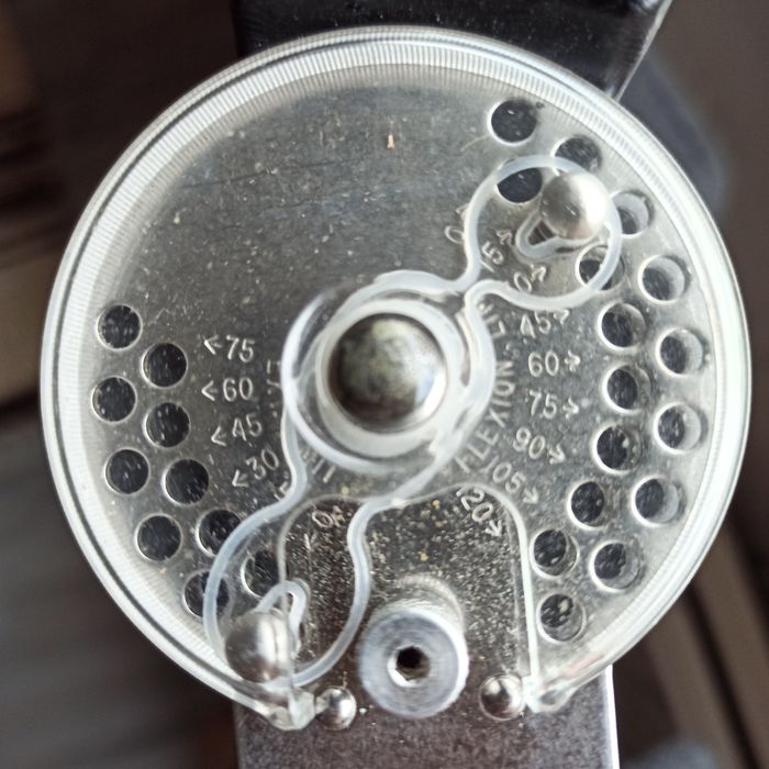 Післяопераційний орто-бандаж колінного суглоба