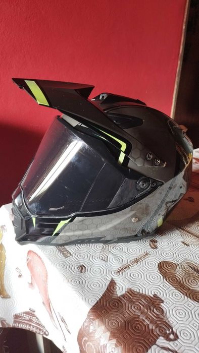 Capacete de mota uasado