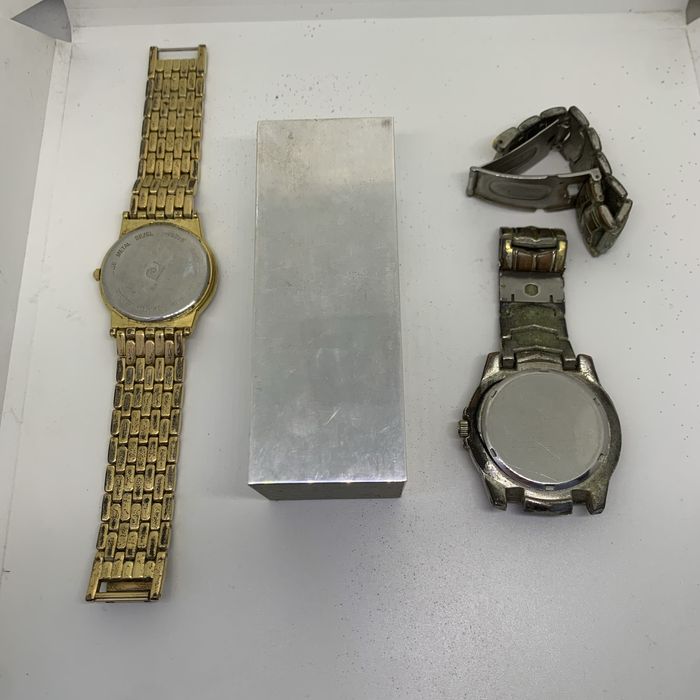 Продаю лот з годиниками