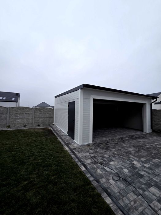 Garaż z płyty warstwowej