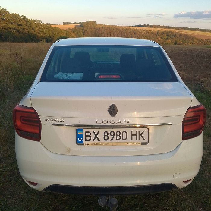 Renault logan біла