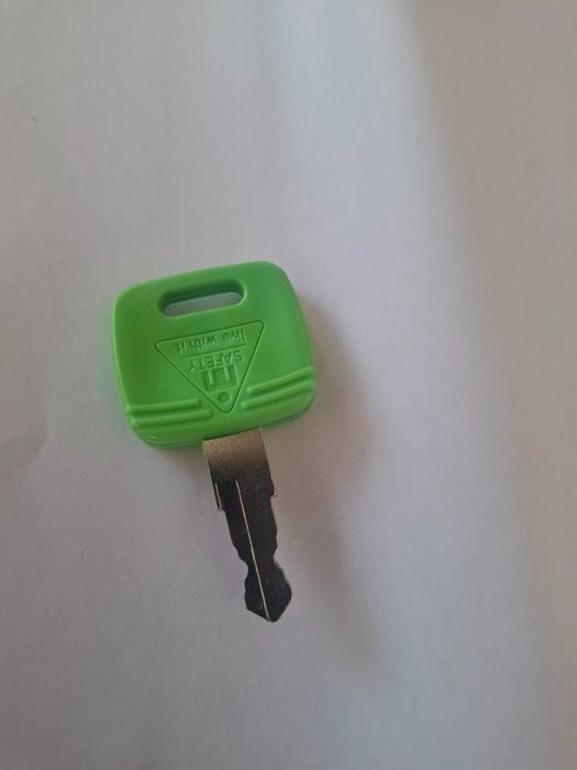 Kluczyk John Deere zielony