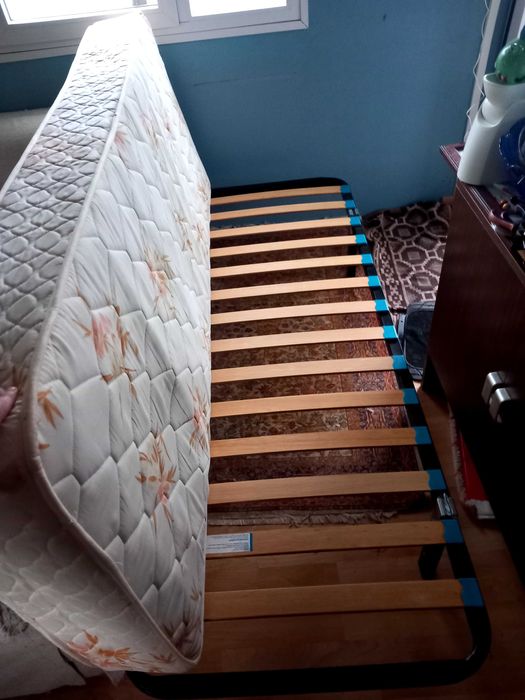 Cama de solteiro  estrado e colchao