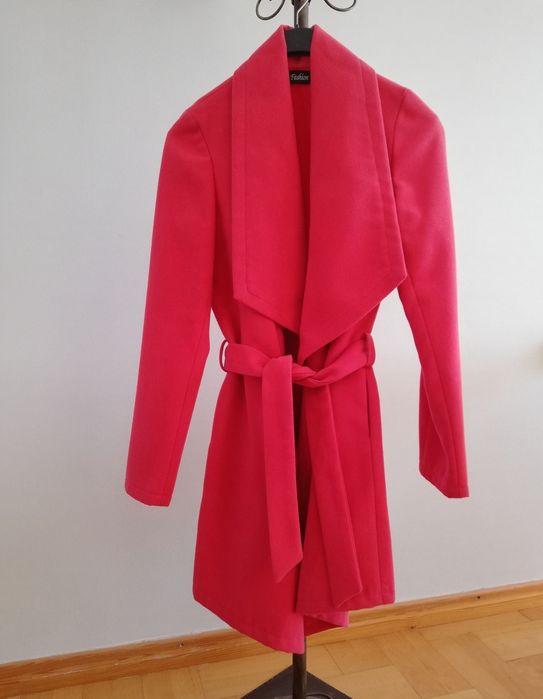 Malinowy płaszcz, r. 36