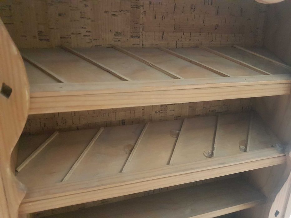 Movel expositor feito a mão