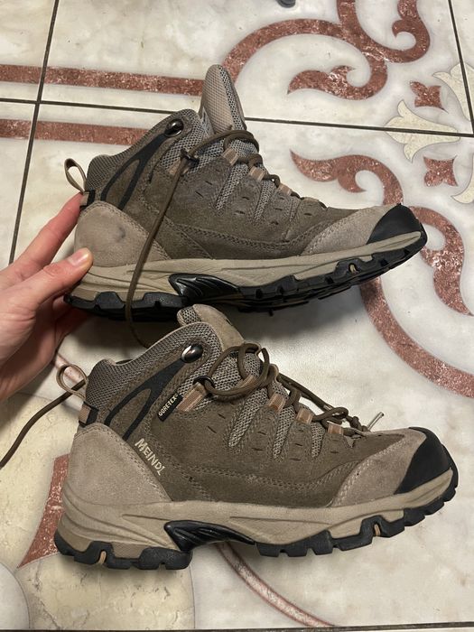 Трекінгові черевики 37,5