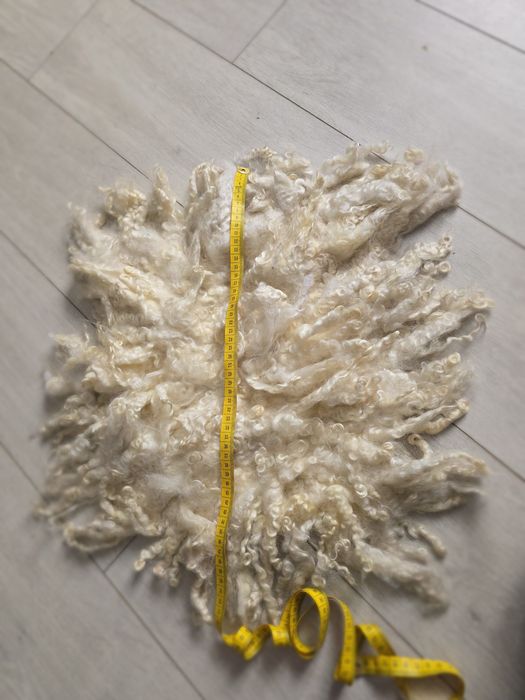 Kocyk loki naturalna wełna ok 50x50 cm sesja zdjęciowa