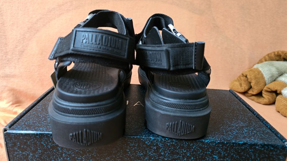 Sandałki Palladium rozmiar 38