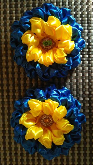 Бантики з атласних стрічок