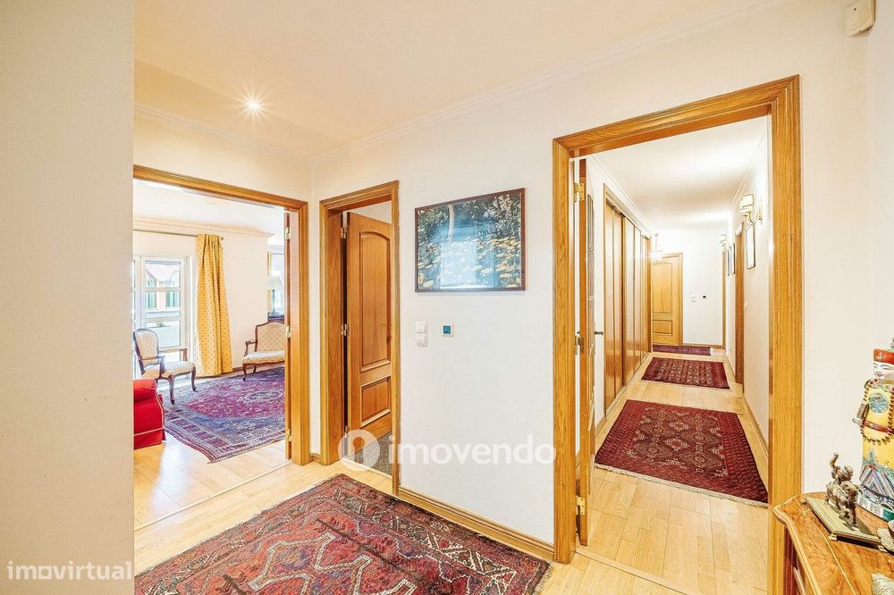 Apartamento T4 exclusivo, com estacionamento e terraço, em Belém