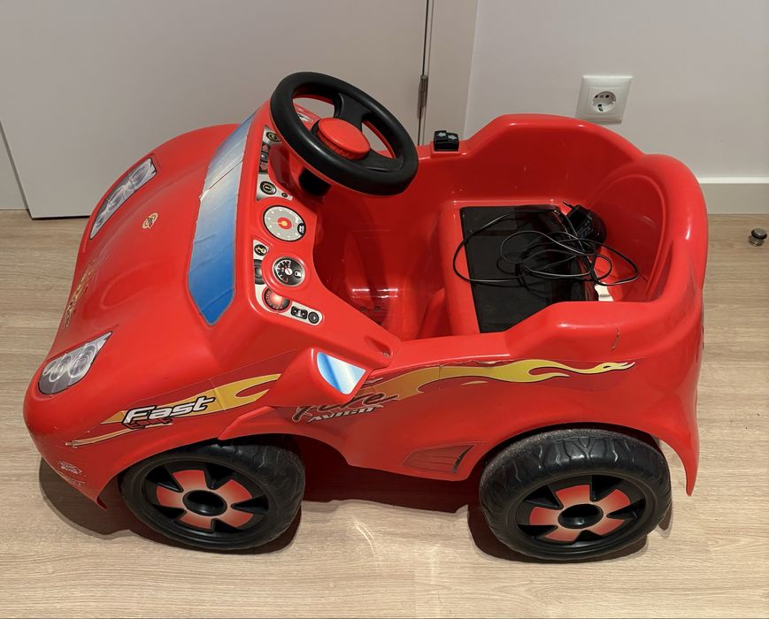 Carro elétrico de criança (usado)