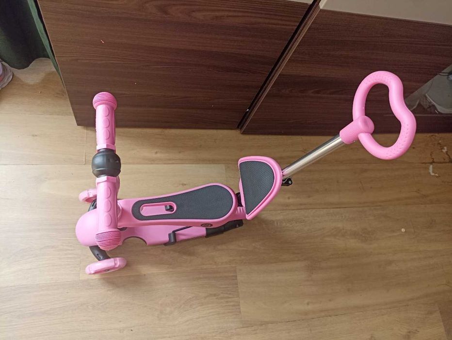 Jeździk Hulajnoga Pchacz dla Dziecka Trójkołowy 3w1 LED Różowy