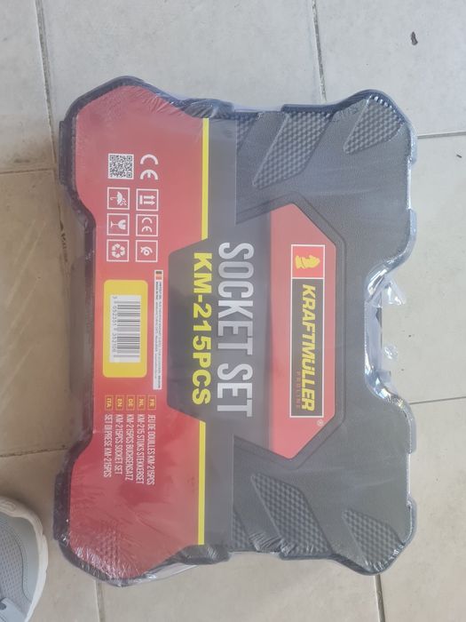 Mala de ferramenta com 215 peças novo