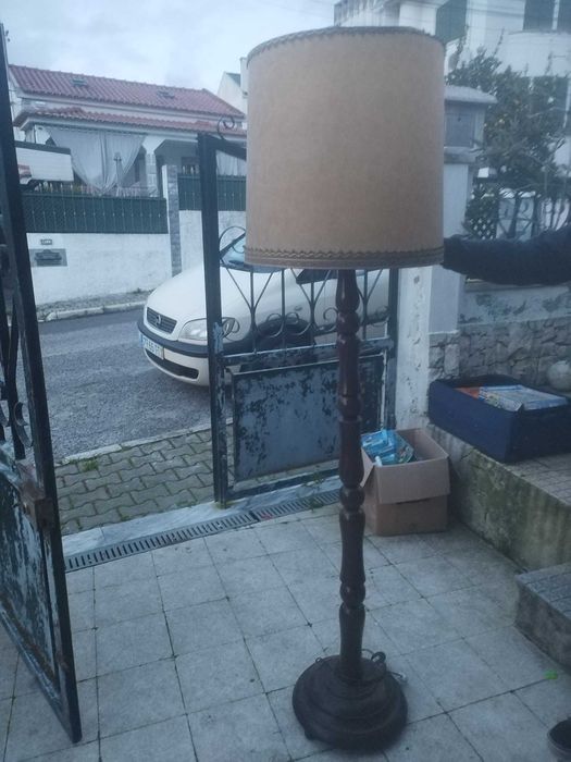 dois candeeiros em madeira maciça