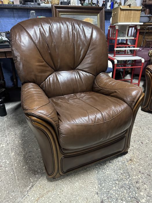 Дивани шкіряні.