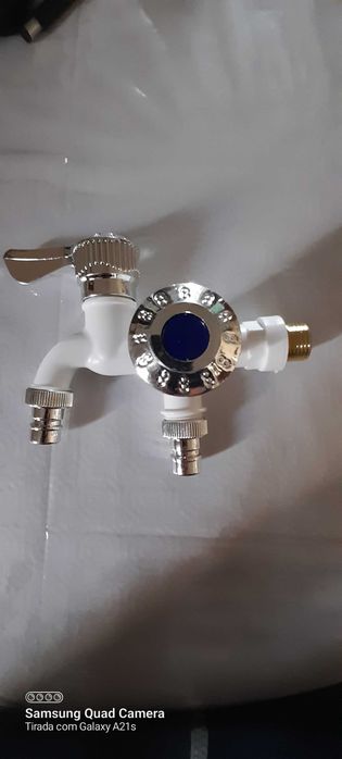 Torneira em pvc duas saidas