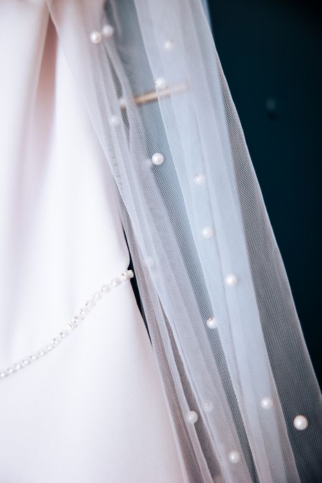 Suknia ślubna z perełkami