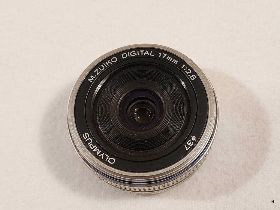 Olympus Pen E - P2 : body, obiektyw 17 mm, wizjer