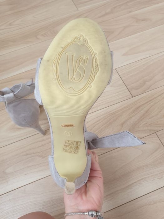 Szare szpileczki 38 VICES jak nowe.