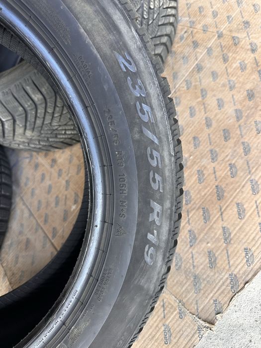 Резина зимная.   Pirelli.   235.55.19   Britain