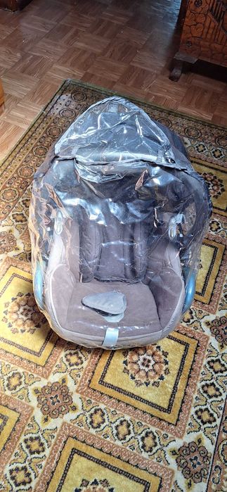 Ovo MAXICOSI com capa de chuva e com redutor