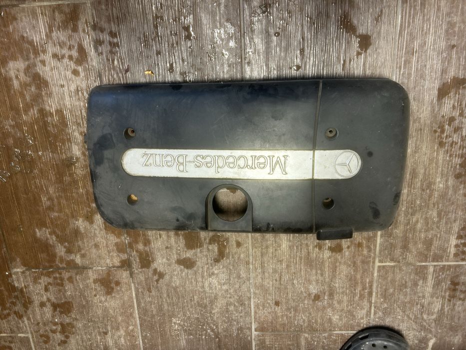 Osłona gorna silnika 2.7 CDl  sprinter 5 cylindrow. Faktura
