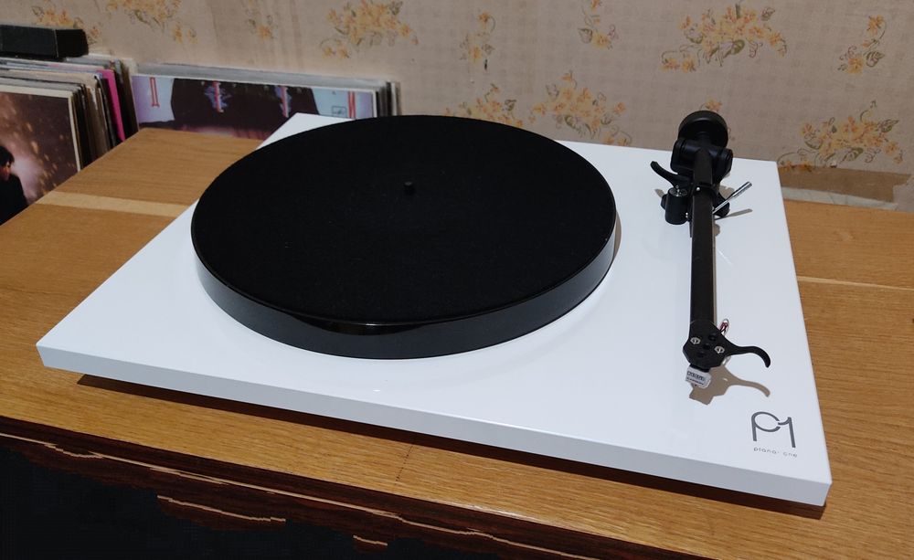 Програвач вінілу Rega Planar 1 White
