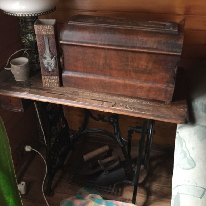 stara zabytkowa maszyna do szycia Oryginalna Victoria