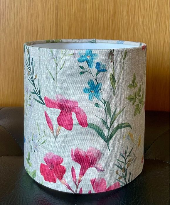 Abajur modelo reto D20cm