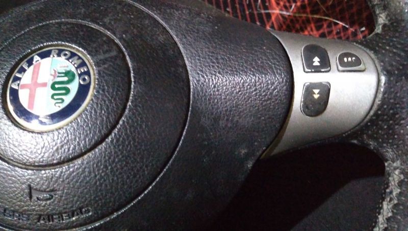 Volante Alfa Romeo 147 (937_)