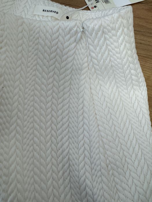 Спідниця білого кольору