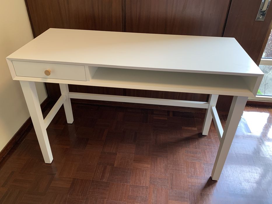 White desk - with drawer and storage - in excellent condition64285715271553121