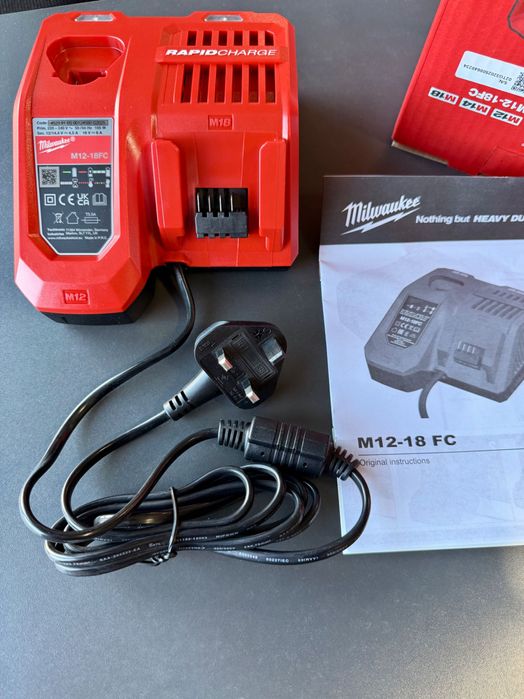 Зарядний пристрій Milwaukee M12-18 FC Rapid