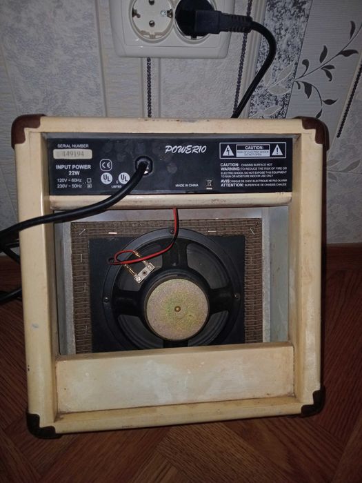 Гітарний комбопідсилювач AXL Power 10.