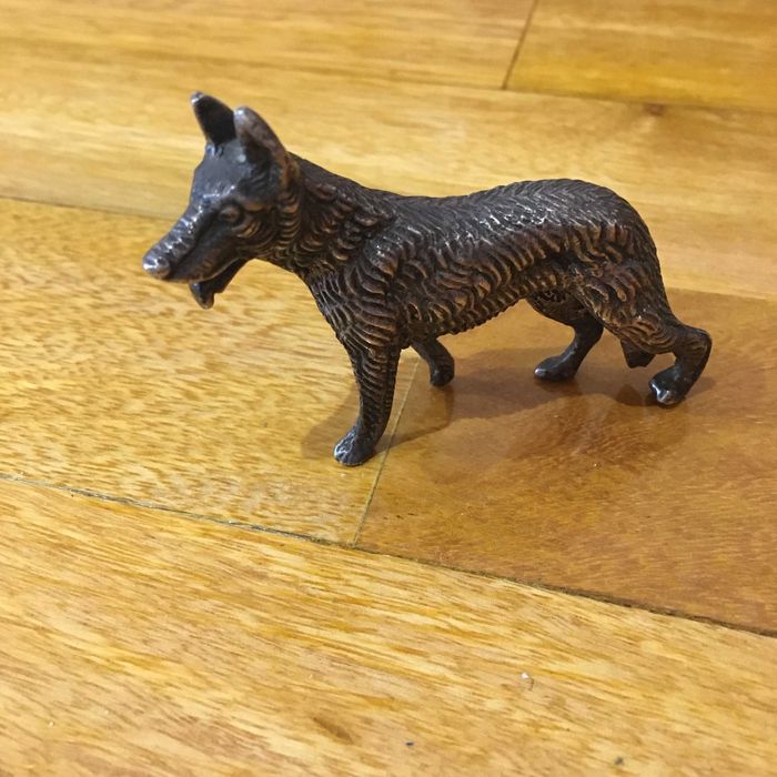 CÃO EM METAL - MEDIDAS: 8x5cm
