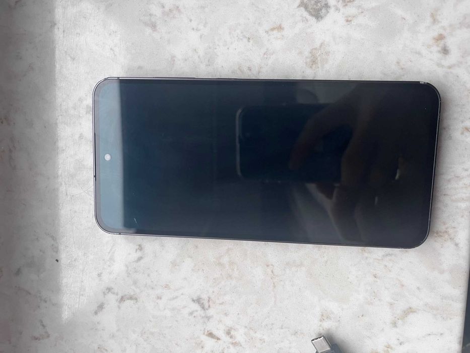 Samsung S24FE używany bateria 100%