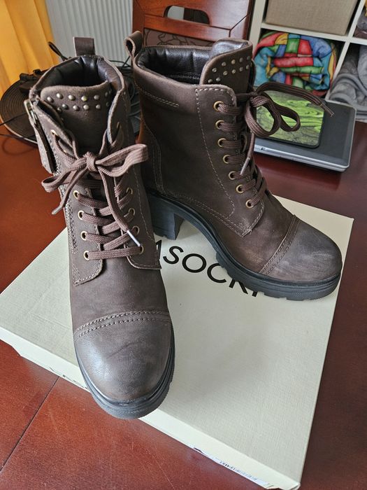 Buty skórzane Lasocki 39