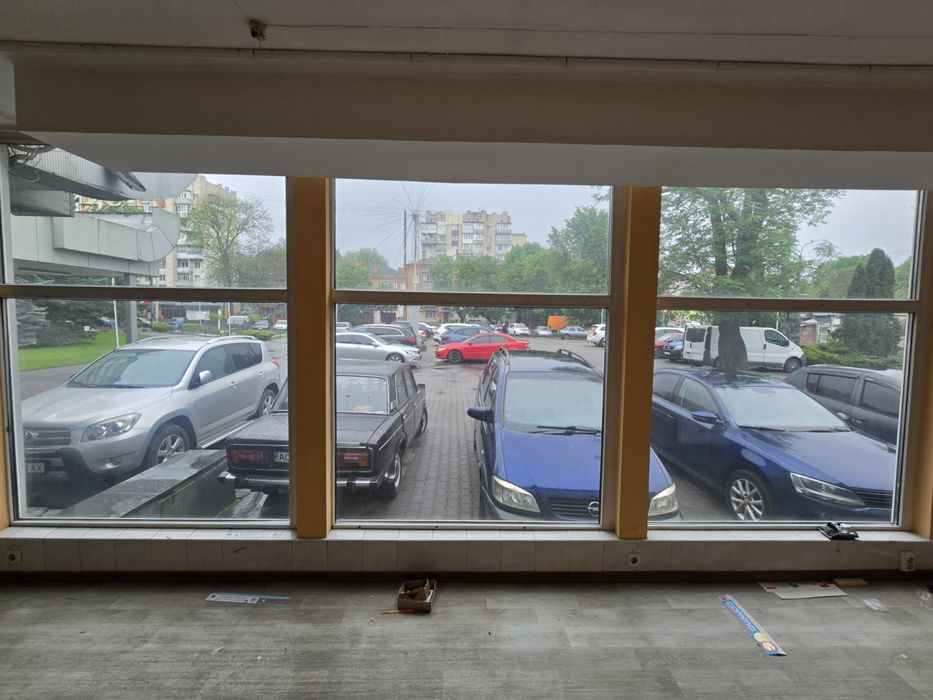 Центр. Фасадне приміщення!