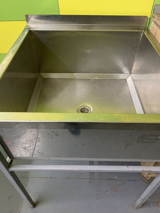 Продам новую мойку из нержавеющей стали для кафе, ресторана