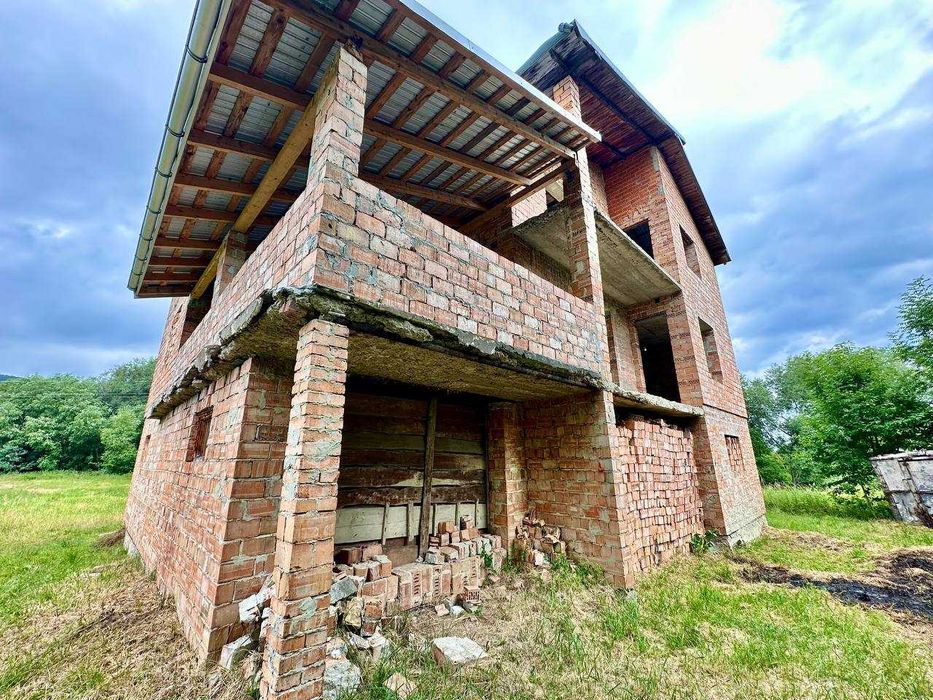 Продаж добротного будинку з примиканням до річки у м.Борислав