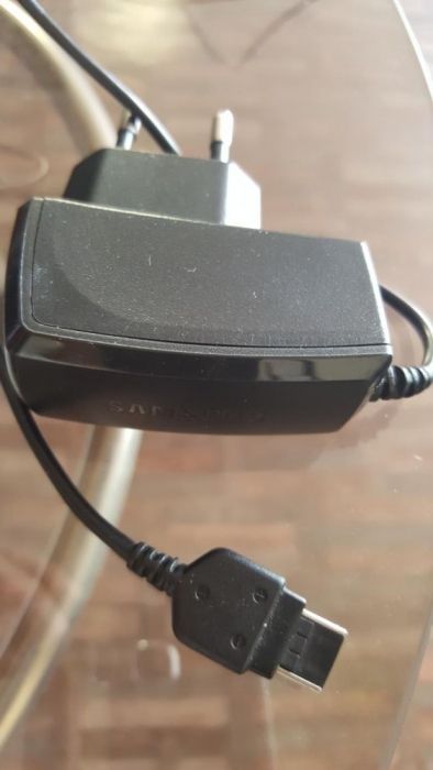 Ładowarka + słuchawki